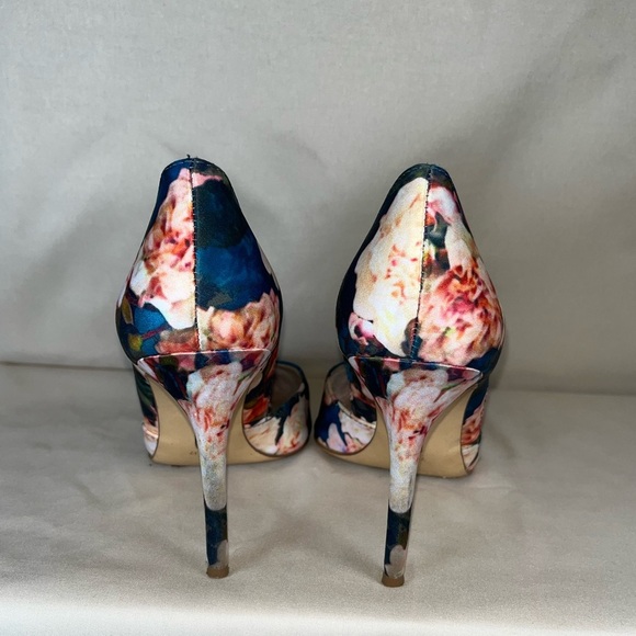Louise et Cie Multicolor Floral Heels - Picture 5 of 9